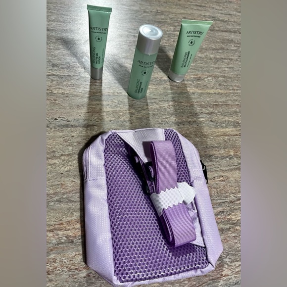 New Artistry Balancing solution mini-set with Artistry Violet crossbody bag - Picture 7 of 8
